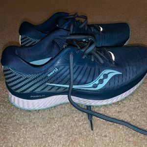 Women’s size 7 Saucony Guide 13